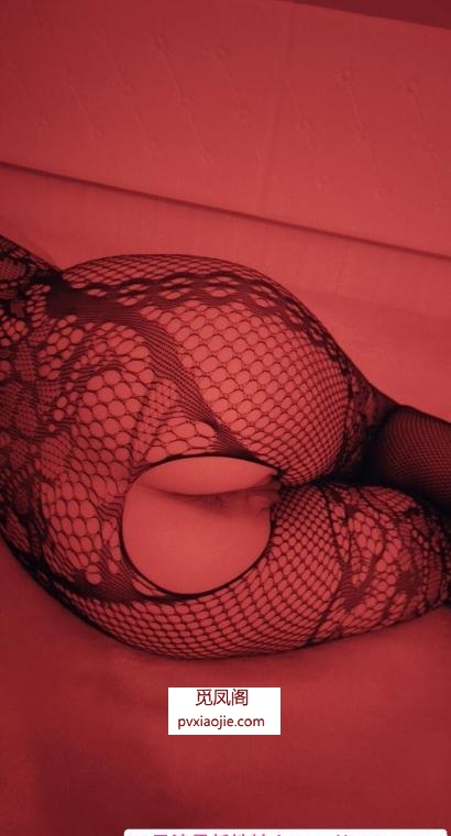 舌吻三通的风骚黑蝴蝶