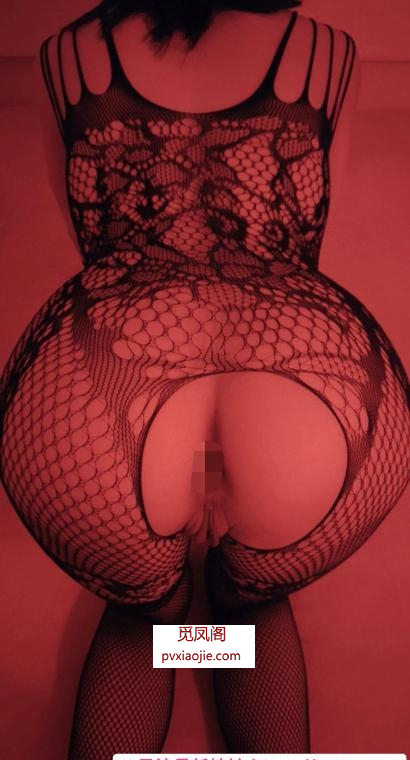 舌吻三通的风骚黑蝴蝶