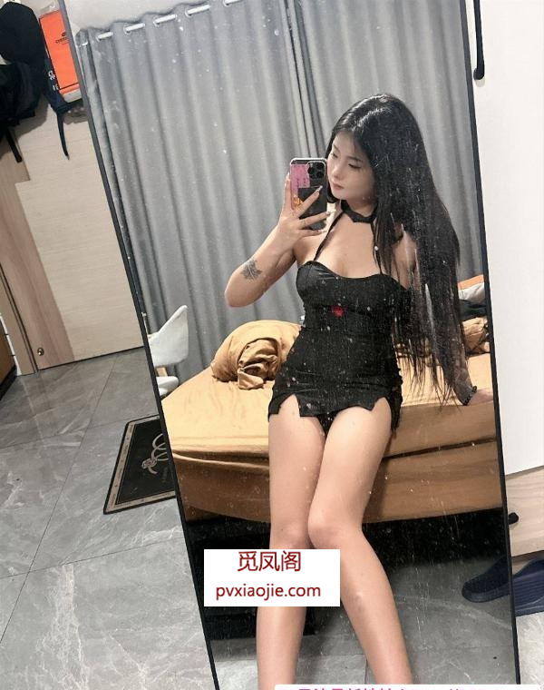 南开童颜大胸嫩妹