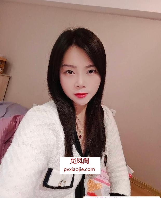 性价比很高的大胸妹子